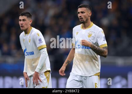 Mailand, Italien, 1. Oktober 2024. Andrija Maksimovic und Rade Krunic vom FC Crvena Zvezda schauen beim Spiel der UEFA Champions League in Giuseppe Meazza, Mailand. Der Bildnachweis sollte lauten: Jonathan Moscrop / Sportimage Stockfoto