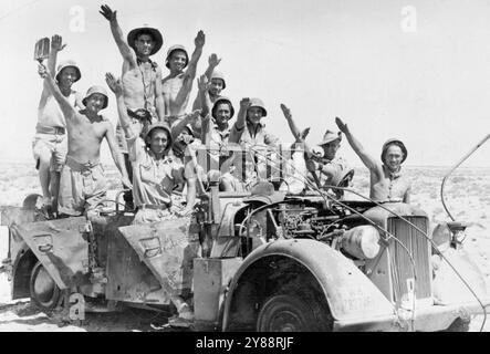 Ein deutscher Mercedes-Benz „Kampfwagen“, Relikt einer Panzereinheit, die während eines kürzlichen Einsatzes in der Westwüste auf die Australier traf. Oktober 1942. (Foto vom Department of Information Commonwealth of Australia). Stockfoto