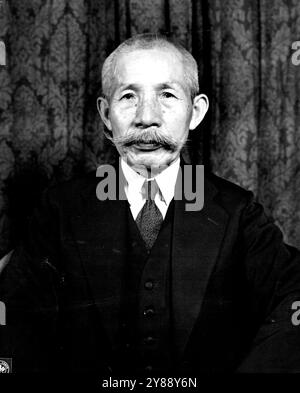 Mutmaßlicher großer japanischer Kriegsverbrecher -- Sadao Araki, ehemaliger General, Kriegsminister, Mitglied des Obersten kriegsrates und japanischer Bildungsminister, steht vor dem internationalen Militärtribunal für den Fernen Osten Tokio, Japan. August 1947. (Foto von Skinner, Signal Corps der US-Armee.) Stockfoto