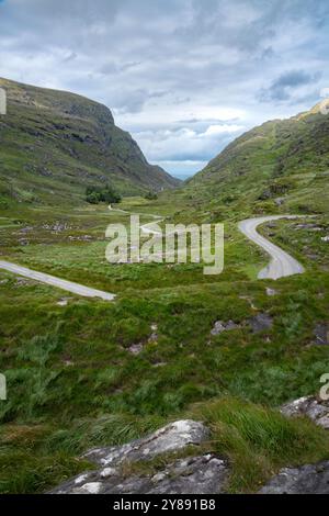 Winding Road Through the Gap of Dunloe im County Kerry, Irland Stockfoto