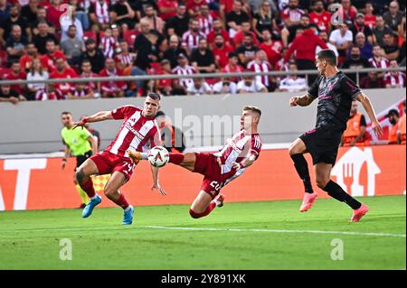 Piräus, Piräus, Griechenland. Oktober 2024. 20 COSTINHA von Olympiacos FC spielt während der Europa League am 2. Spieltag zwischen Olympiacos FC und SC Braga im Georgios Karaiskakis Stadium am 3. Oktober 2024 in Piräus. (Kreditbild: © Stefanos Kyriazis/ZUMA Press Wire) NUR REDAKTIONELLE VERWENDUNG! Nicht für kommerzielle ZWECKE! Stockfoto