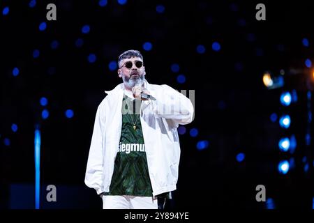 München, Deutschland. Oktober 2024. Basketball: Euroleague, FC Bayern München - Real Madrid, Hauptrunde, Spieltag 1, SAP-Garten. Der Musiker Sido tritt nach dem Spiel als Überraschungsact auf. Quelle: Matthias Balk/dpa/Alamy Live News Stockfoto