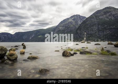 Blick auf den Eidfjord, einen Fjord in Norwegen Stockfoto