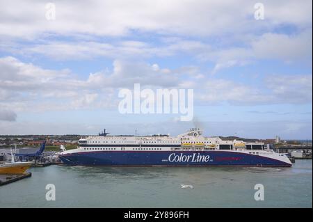 Autofähre Color Line im Hafen, bedeckter Himmel, Hirtshals, Jütland, Dänemark, Europa Stockfoto