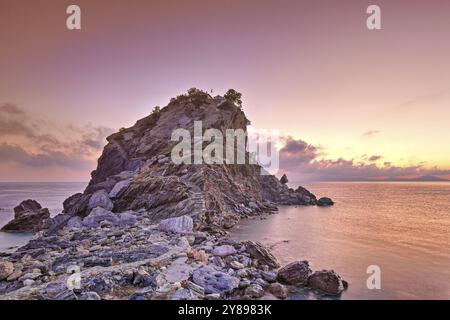 Der Sonnenaufgang in Agios Ioannis Kastri auf der Insel Skopelos, Griechenland, Europa Stockfoto