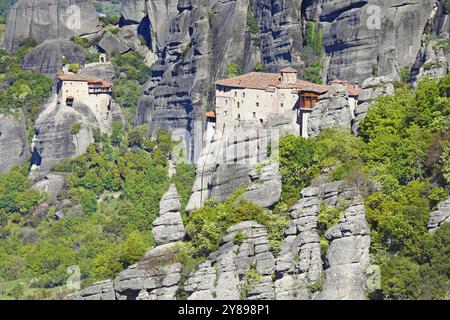 Das Roussanou Kloster und das St. Nikolaus Anapafsas Kloster im Meteora Kloster Komplex in Griechenland Stockfoto