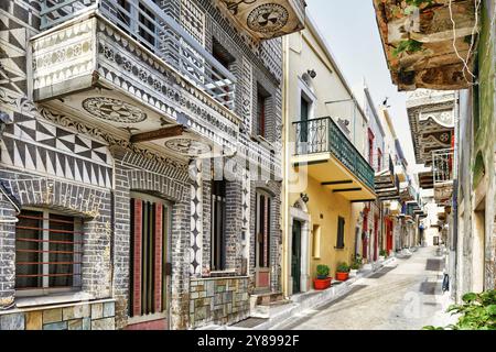 Traditionelle Häuser mit den berühmten geometrischen Kratzmustern im mittelalterlichen Mastixdorf Pyrgi auf der Insel Chios, Griechenland, Europa Stockfoto