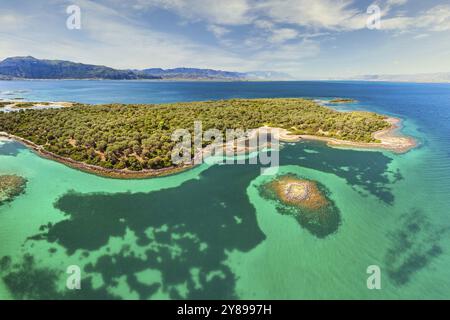 Die kleine Insel Monolia am Lichadonisia Komplex auf der Insel Evia, Griechenland, Europa Stockfoto