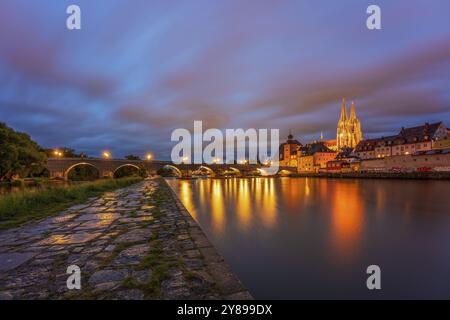 Panoramablick auf die Regensburger Altstadt an der Donau in Deutschland Stockfoto