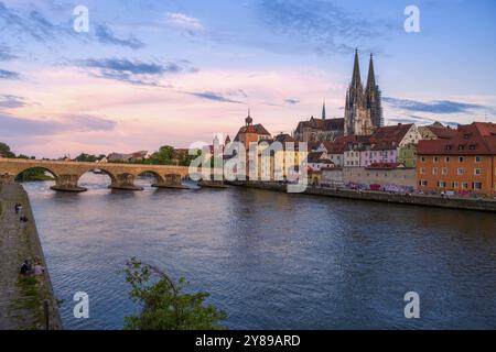 Panoramablick auf die Regensburger Altstadt an der Donau in Deutschland Stockfoto