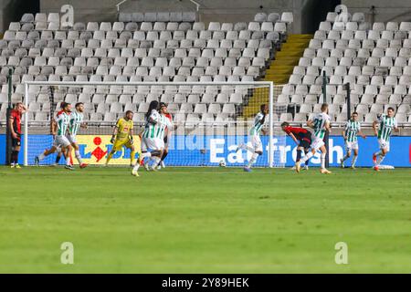 Nikosia, Zypern. Oktober 2024. SENOU COULIBALY von Omonoia FC erzielte am 3. Oktober 2024 das erste Tor für Omonoia FC, Nicosia, Zypern. Omonoia FC spielt im GSP Stadium gegen Vikingur Reykjavik in der Ligaperiode des UEFA Conference League Wettbewerbs. (Foto: Kostas Pikoulas/SIPA USA). Quelle: SIPA USA/Alamy Live News Stockfoto