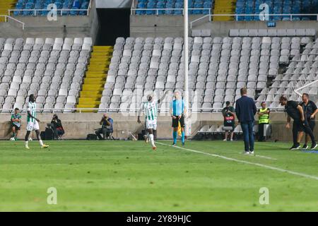 Nikosia, Zypern. Oktober 2024. ALIOUM SAIDOU von Omonoia FC feiert am 3. Oktober 2024 das dritte Tor in Nicosia, Zypern. Omonoia FC spielt im GSP Stadium gegen Vikingur Reykjavik in der Ligaperiode des UEFA Conference League Wettbewerbs. (Foto: Kostas Pikoulas/SIPA USA). Quelle: SIPA USA/Alamy Live News Stockfoto