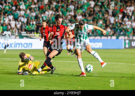 Nikosia, Zypern. Oktober 2024. MARIUSZ STEPINSKI von Omonoia FC versucht, den Ball Nikosia, Zypern, am 3. Oktober 2024 zu schießen. Omonoia FC spielt im GSP Stadium gegen Vikingur Reykjavik in der Ligaperiode des UEFA Conference League Wettbewerbs. (Foto: Kostas Pikoulas/SIPA USA). Quelle: SIPA USA/Alamy Live News Stockfoto