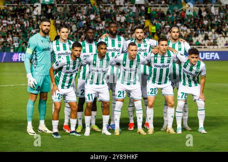Nikosia, Zypern. Oktober 2024. Teamfoto des Omonoia FC, Nicosia, Zypern, am 3. Oktober 2024. Omonoia FC spielt im GSP Stadium gegen Vikingur Reykjavik in der Ligaperiode des UEFA Conference League Wettbewerbs. (Foto: Kostas Pikoulas/SIPA USA). Quelle: SIPA USA/Alamy Live News Stockfoto