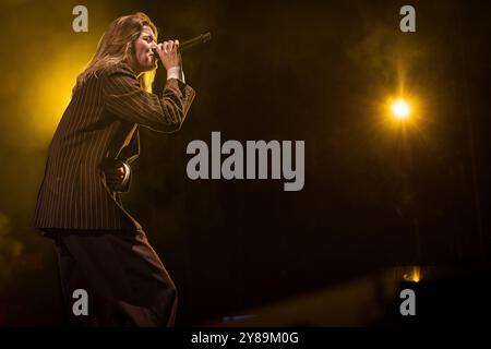 Oslo, Norwegen. Oktober 2024. Die norwegische Sängerin, Songwriterin und Musikerin Girl in Red gibt ein Live-Konzert im Oslo Spektrum in Oslo. Quelle: Gonzales Photo/Alamy Live News Stockfoto