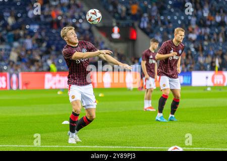 Porto, Portugal. Oktober 2024. Rasmus Hojlund von Manchester United bereitet sich vor dem Spiel der UEFA Europa League 2024/25 League Phase MD2 zwischen dem FC Porto und Manchester United in Estadio do Dragao auf. Endstand: FC Porto 3:3 Manchester United Credit: SOPA Images Limited/Alamy Live News Stockfoto