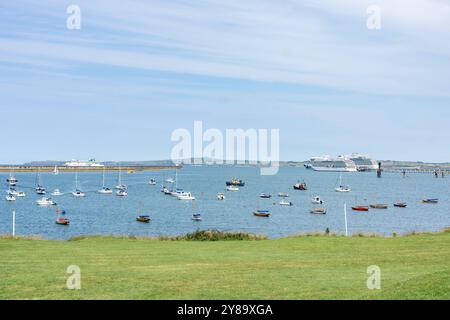 Newry Beach United Kingdom - July 31 2024; Editorial- Traeth-Newry-bay and boats including tourist cruise-ships. Stockfoto