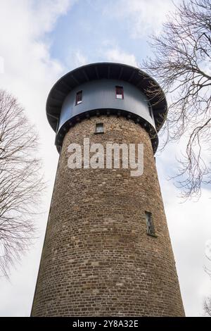 Der Hosingen Wasserturm, historisches Wahrzeichen im Parc Hosingen, Luxemburg Stockfoto