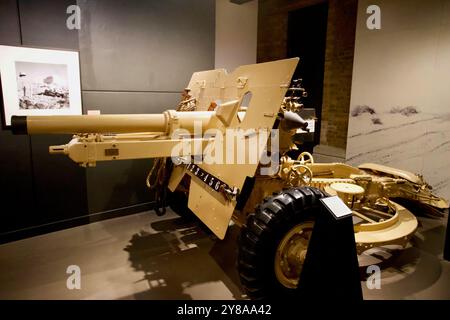 Ordnance, field gun, QF 25 Pdr Mark II. Imperial War Museum, Lambeth Road, Southwark,  London, England. Stock Photo