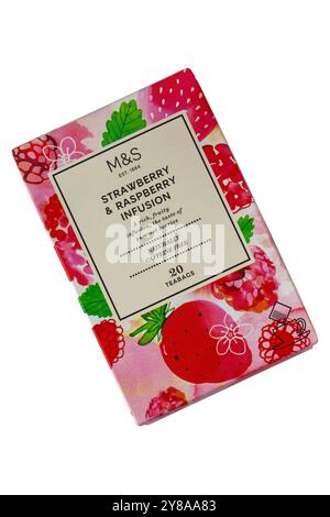 Feld der Marks & Spencer Erdbeere & Himbeere Infusion natürlich koffeinfreie Teebeutel - eine reiche fruchtige Infusion den Geschmack von Sommerbeeren Stockfoto