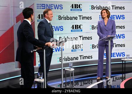 QLD-WAHLDEBATTE David Crisafulli, der Oppositionsführer der L-R, Premierminister Steven Miles und die Anchor der 9News Melissa Downes während einer Regierungschefs-Debatte im Rahmen der Queensland State-Wahlen 2024 in Brisbane am Donnerstag, den 3. Oktober 2024. Die Queensländer werden am 26. Oktober zu den Umfragen aufbrechen. AAP Image/Pool, Dan Peled NO ARCHIVING BRISBANE QUEENSLAND AUSTRALIA *** QLD WAHLDEBATTE L R Oppositionsführer David Crisafulli, Premier Steven Miles und 9News Anchor Melissa Downes während einer führenden Debatte im Rahmen der Queensland State Wahlen 2024 in Brisbane, Donnerstag, 3. Oktober 2024, werden Queenslanders zum Stockfoto