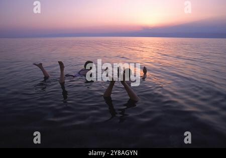 Schwimmer im Toten Meer. Stockfoto