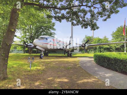 Douglas DC-4/C-54 Flugzeug, ein Rosinenbomber an der Luftbrücke am Frankfurter Flughafen, Hessen, Frankfurt am Main Stockfoto