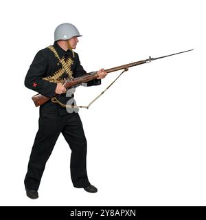 Ein angreifender Marine der UdSSR Navy in Winteruniformen aus dem Zweiten Weltkrieg. Isoliert auf weiß Stockfoto