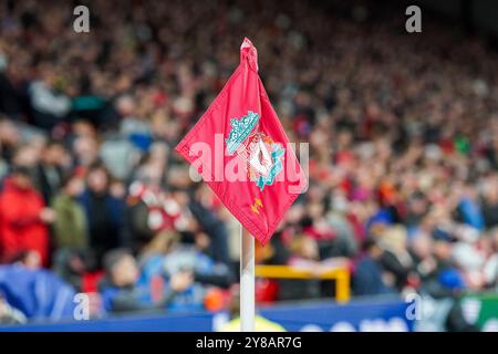 Liverpool, Großbritannien. Oktober 2024. Eckflagge beim Spiel Liverpool FC gegen Bologna FC UEFA Champions League Runde 1 in Anfield, Liverpool, England, Großbritannien am 2. Oktober 2024 Credit: Every Second Media/Alamy Live News Stockfoto