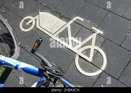 Parkplatz für Lastenräder in Bergedorf, Hamburg, Deutschland, Parkfläche für Lastenräder in Bergedorf, Deutschland Stockfoto