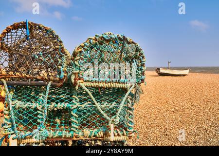 Hummer- und Krabbentöpfe am Aldeburgh Beach in Suffolk, Großbritannien. Stockfoto