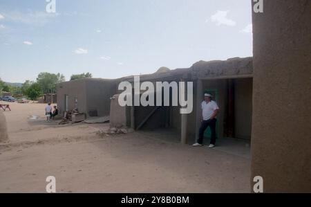 Adobe-Wohnungen im historischen indianischen lehmdorf Taos, New Mexico, USA, 1992 Stockfoto
