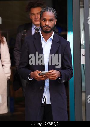 Der Olympiasieger Ricardo Dos Santos verließ das International Dispute Resolution Centre in London, nachdem zwei ehemalige Metropolitan Police Polizisten ihre Jobs zurückgegeben worden waren, nachdem sie eine Berufung gegen ein Urteil gewonnen hatten, dass sie gelogen hatten, indem sie sagten, sie könnten Cannabis riechen, während eines Stopps und der Suche nach der britischen Athletin Bianca Williams und ihrem Partner im Jahr 2020. Bilddatum: Freitag, 4. Oktober 2024. Stockfoto