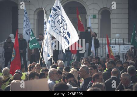 Limassol, Zypern - 26. Januar 2023: Dreistündiger Streik der Gewerkschaften zur vollständigen Wiederherstellung der Lebenshaltungszulage. Stockfoto