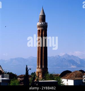 Minarett der Yivli-Minare-Moschee in Antalya, Türkei um 1988. 900200000749 Stockfoto