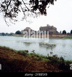 Die Marienburg Zamek Malbork des deutschen Mittelalterordens zwischen 1309 und 1454 in Malbork an der Nogat in der Woiwodschaft Pommern im Norden Polens, Polen um 1988. 900200000825 Stockfoto