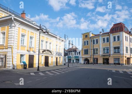 RYBINSK, RUSSLAND - 25. AUGUST 2024: Ecke der Altstadt an einem sonnigen Augustmorgen Stockfoto