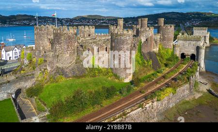 Conwy Castle am Fluss Conwy. Luftbild. Stockfoto