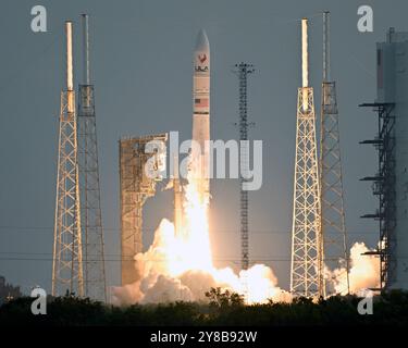 Am Freitag, den 4. Oktober 2024, startet eine Vulcan-Rakete der United Launch Alliance (ULA) mit ihrer zweiten Mission Cert-2 um 7:25 UHR vom Launch Complex 41 auf der Cape Canaveral Space Force Station in Florida. Foto: Joe Marino/UPI Credit: UPI/Alamy Live News Stockfoto