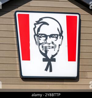 KFC-Zeichen an der Außenwand Stockfoto