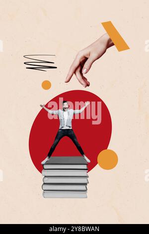 Vertikales Collage-Poster junger springender Mann staunte fröhlich energetisch Hand Körper Fragment Buch Stapel Leser Shop Buchladen Stockfoto