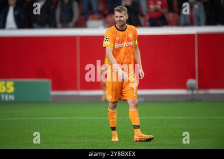 Schlussjubel Leverkusen, Torhüter Lukas HRADECKY (LEV) Fußball UEFA Champions League, Vorrunde 2. Spieltag, Bayer 04 Leverkusen (LEV) - AC Mailand 1:0 am 1. Oktober 2024 in Leverkusen/Deutschland. Stockfoto