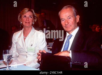 ARCHIVFOTO: Vor 15 Jahren, am 3. Oktober 2009, Reinhard MOHN, Reinhard MOHN, Deutschland, ehemaliger CEO der Bertelsmann AG und CEO der Bertelsmann Stiftung, starb mit seiner Frau Liz MOHN, QF. Stockfoto