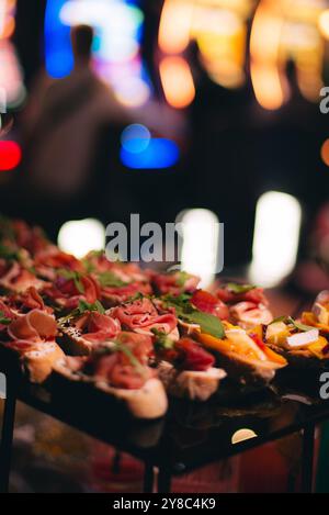 Verschiedene Snacks und Vorspeisen im Casino Stockfoto