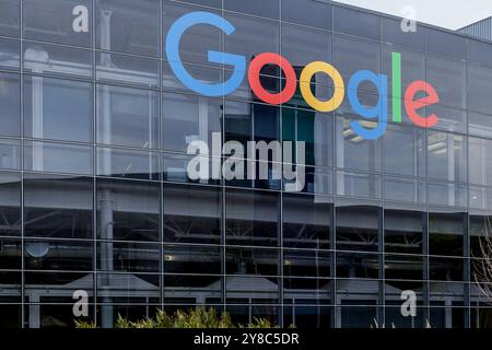 Nahaufnahme des Google-Logozeichens auf dem Gebäude in Mountain View, Kalifornien, USA - 30. März 20. Stockfoto