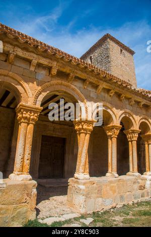 Romanische Atrium. Kirche San Pedro, Caracena, Provinz Soria, Castilla Leon, Spanien. Stockfoto