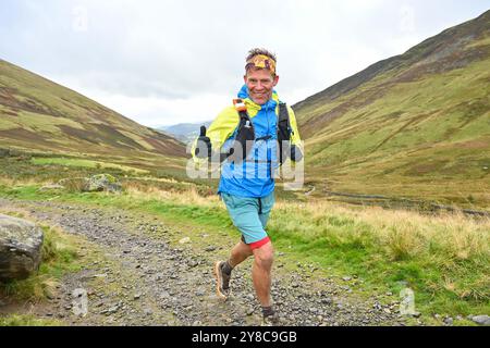 Trailläufer, die an 13 Valleys Ultra Marathon, Lake District, Cumbria, Großbritannien teilnehmen Stockfoto