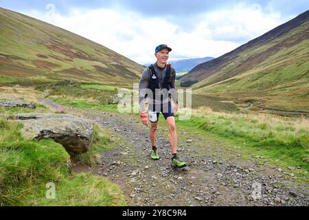 Trailläufer, die an 13 Valleys Ultra Marathon, Lake District, Cumbria, Großbritannien teilnehmen Stockfoto