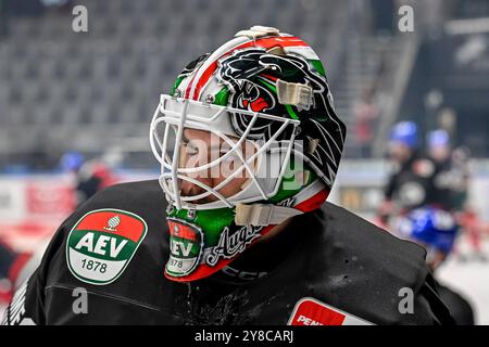 Strauss Mann (Torwart, Augsburger Panther, #38) beim Warmup. GER, Augsburger Panther gegen Iserlohn Roosters, Eishockey, DEL, 5. Spieltag, Saison 2024/2025, 02.10.2024. Foto: Eibner-Pressefoto/Heiko Feiner Stockfoto