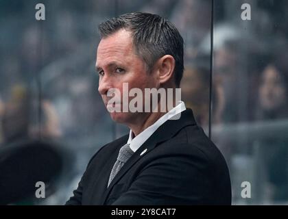 Ted Dent (Chef-Trainer, Augsburger Panther). GER, Augsburger Panther gegen Iserlohn Roosters, Eishockey, DEL, 5. Spieltag, Saison 2024/2025, 02.10.2024. Foto: Eibner-Pressefoto/Heiko Feiner Stockfoto